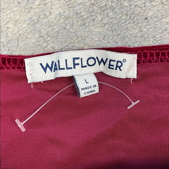 New Wallflower Sexy Santa Crop Top Mean Girls Red Faux Fur Christmas Sz L - Picture 4 of 7